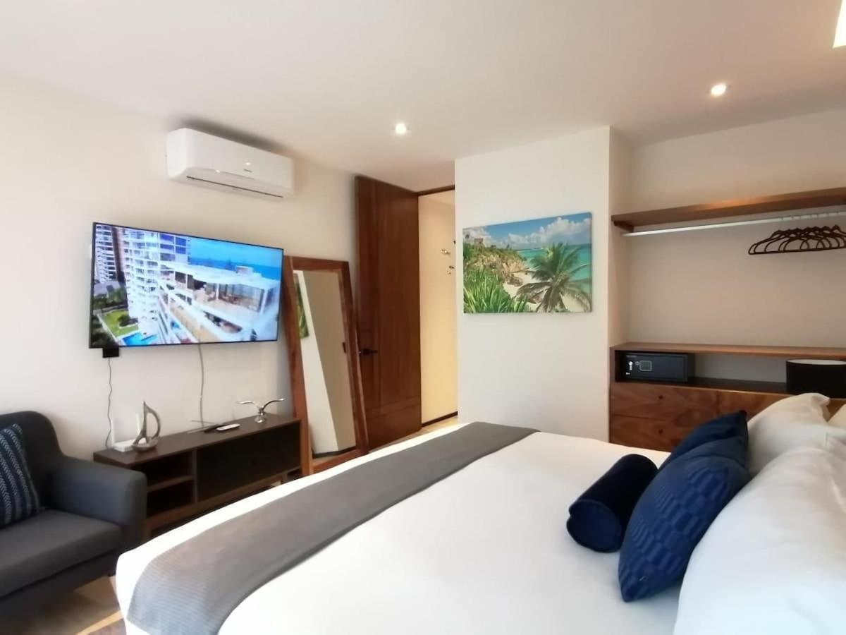 Apartment King Bed Cool Pool Hammock Gym Wifi Hyde